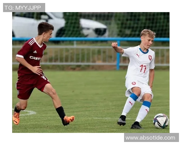 基铺迪纳摩迎战布拉格斯拉维亚争夺欧洲赛场荣耀与胜利
